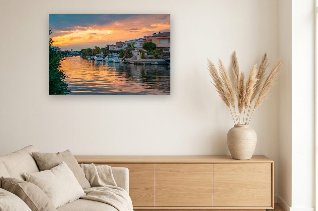 Leinwand Empuriabrava 14 als 120 x 80 cm Leinwand im Wohnzimmer