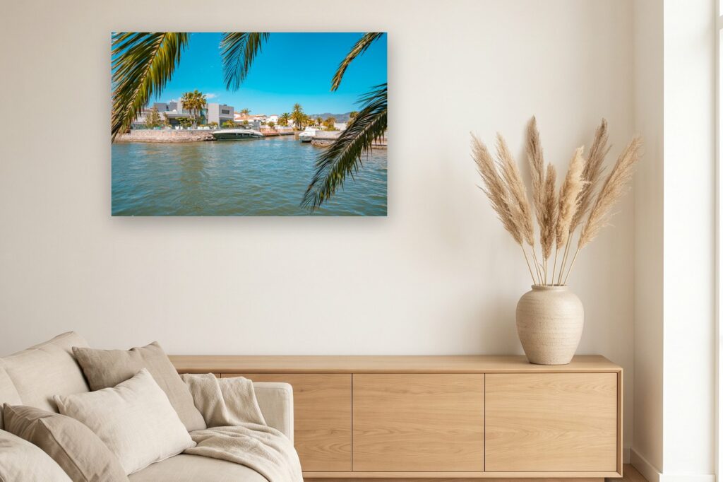 Leinwand Empuriabrava 18 als 120 x 80 cm Leinwand im Wohnzimmer