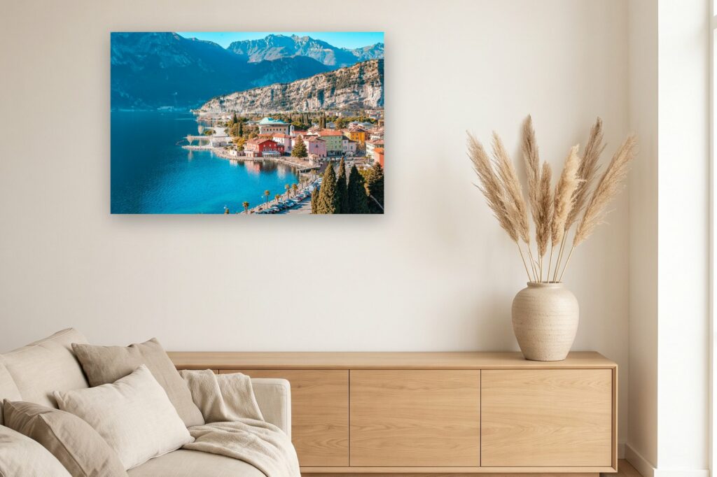 Leinwand Gardasee 12 als 120 x 80 cm Leinwand im Wohnzimmer